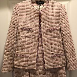 Ladies size 10 KASPER suit (jacket & skirt) fully lined. Like new. Fringe detail